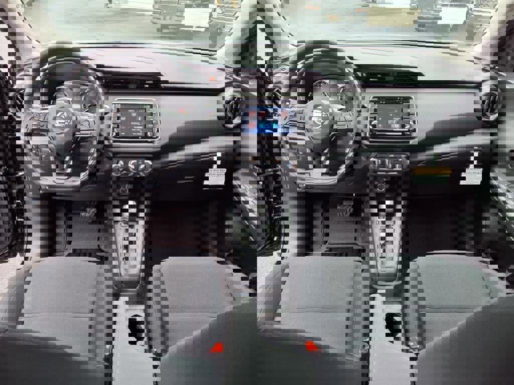 New 2025 Nissan Kicks Play S image 7