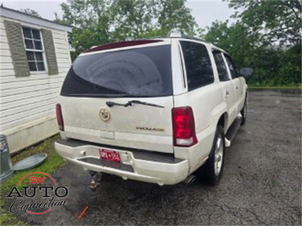 Used 2002 Cadillac Escalade AWD image 3