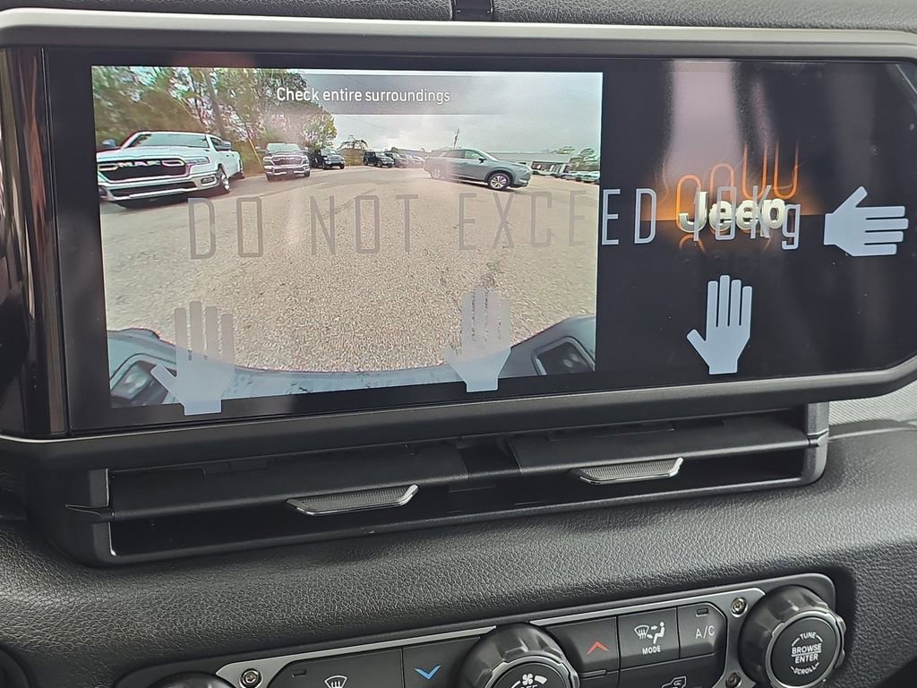 New 2025 Jeep Gladiator Sport image 27