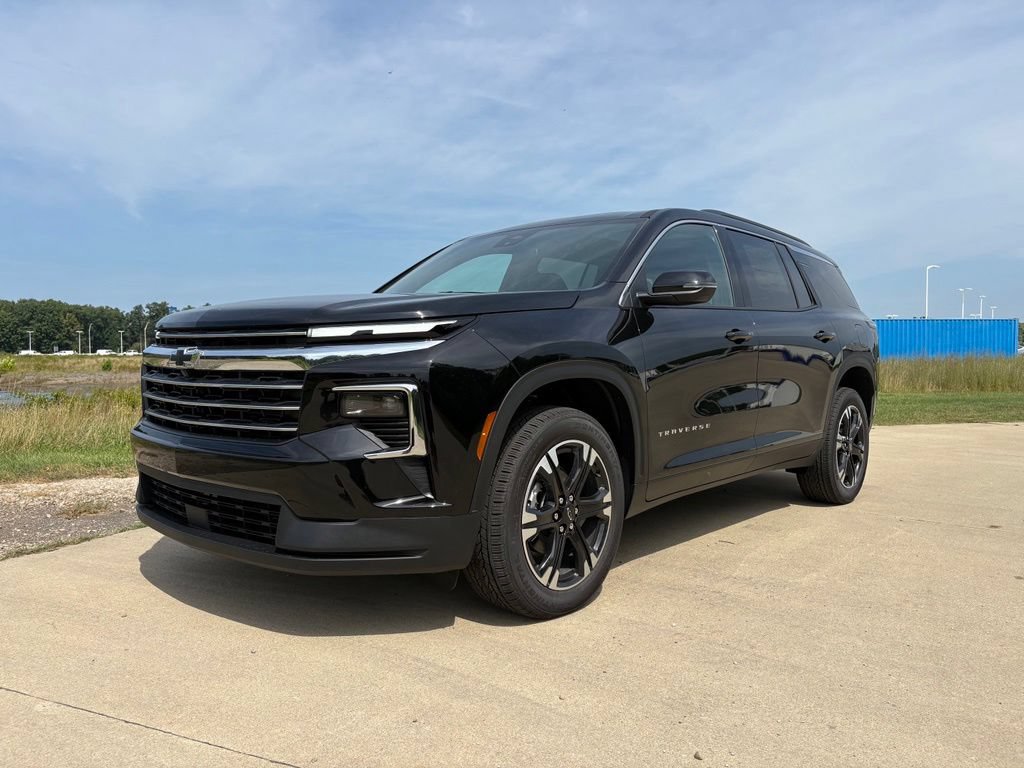 New 2027 Chevrolet Traverse LT w/ Sun and Wheel Package AWD/4WD image 1
