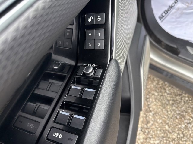 Used 2019 Land Rover Range Rover Velar R-Dynamic SE image 13