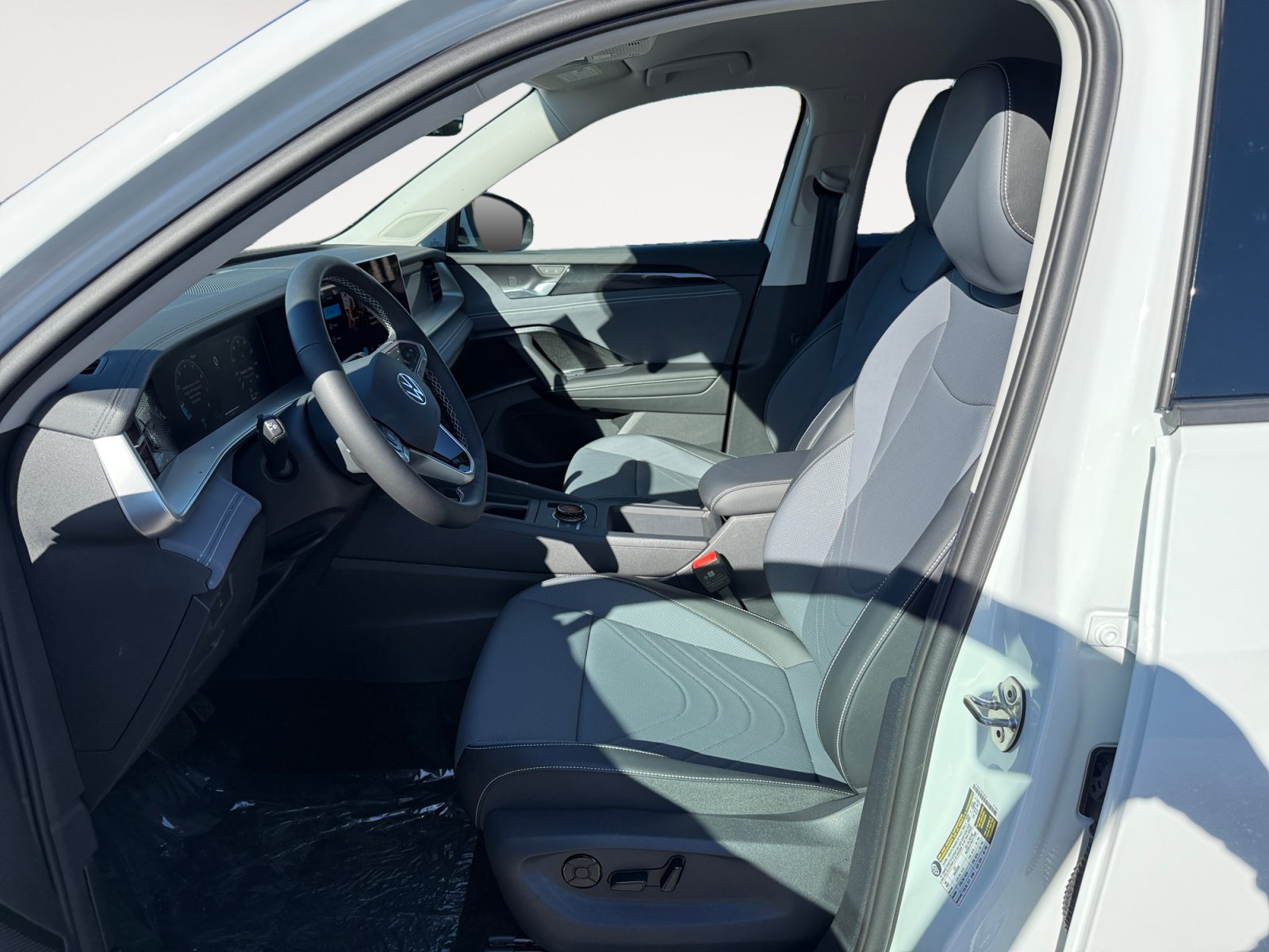New 2026 Volkswagen Tiguan SE FWD image 10