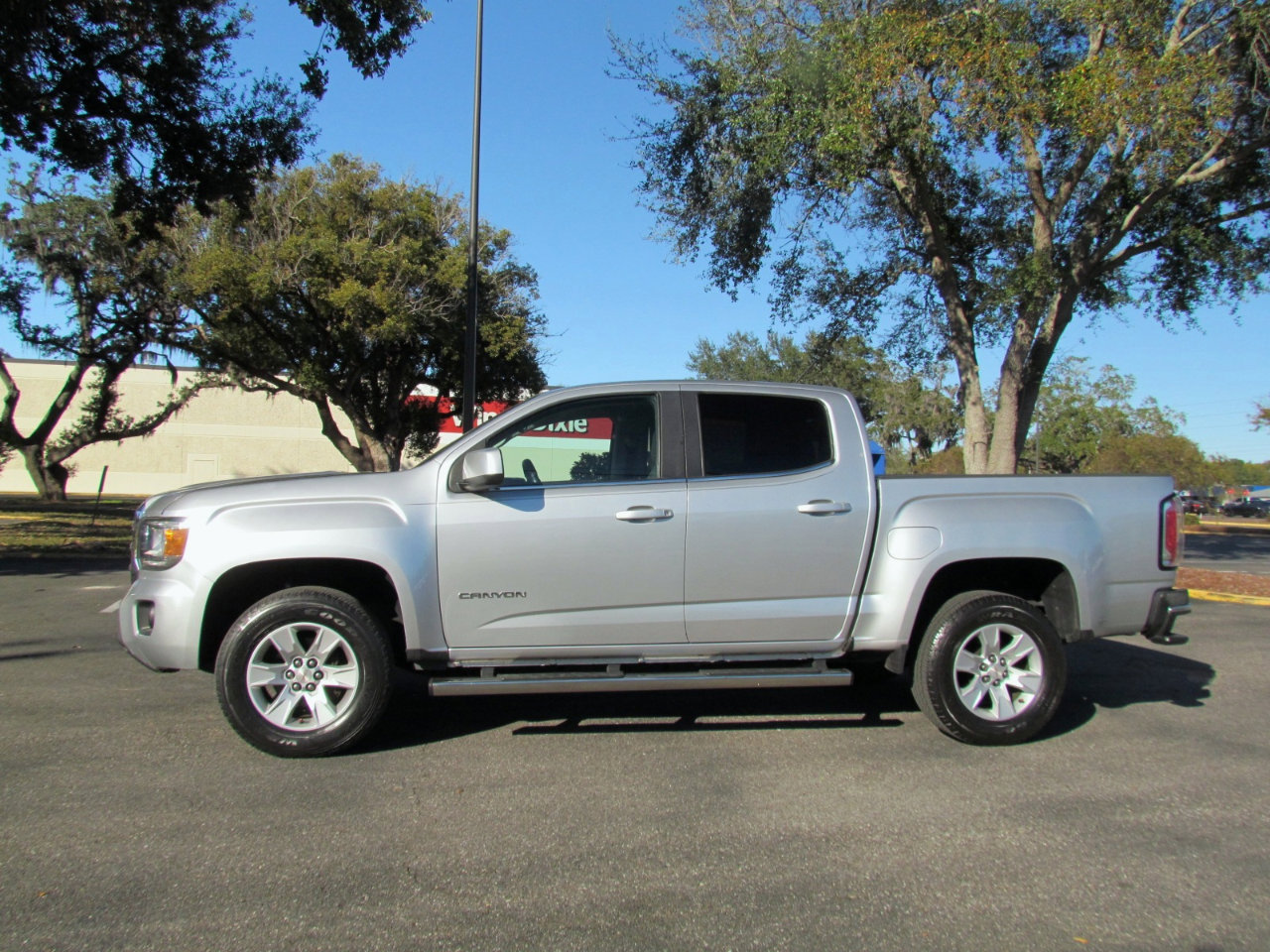 Used 2015 GMC Canyon SLE w/ SLE Convenience Package image 4