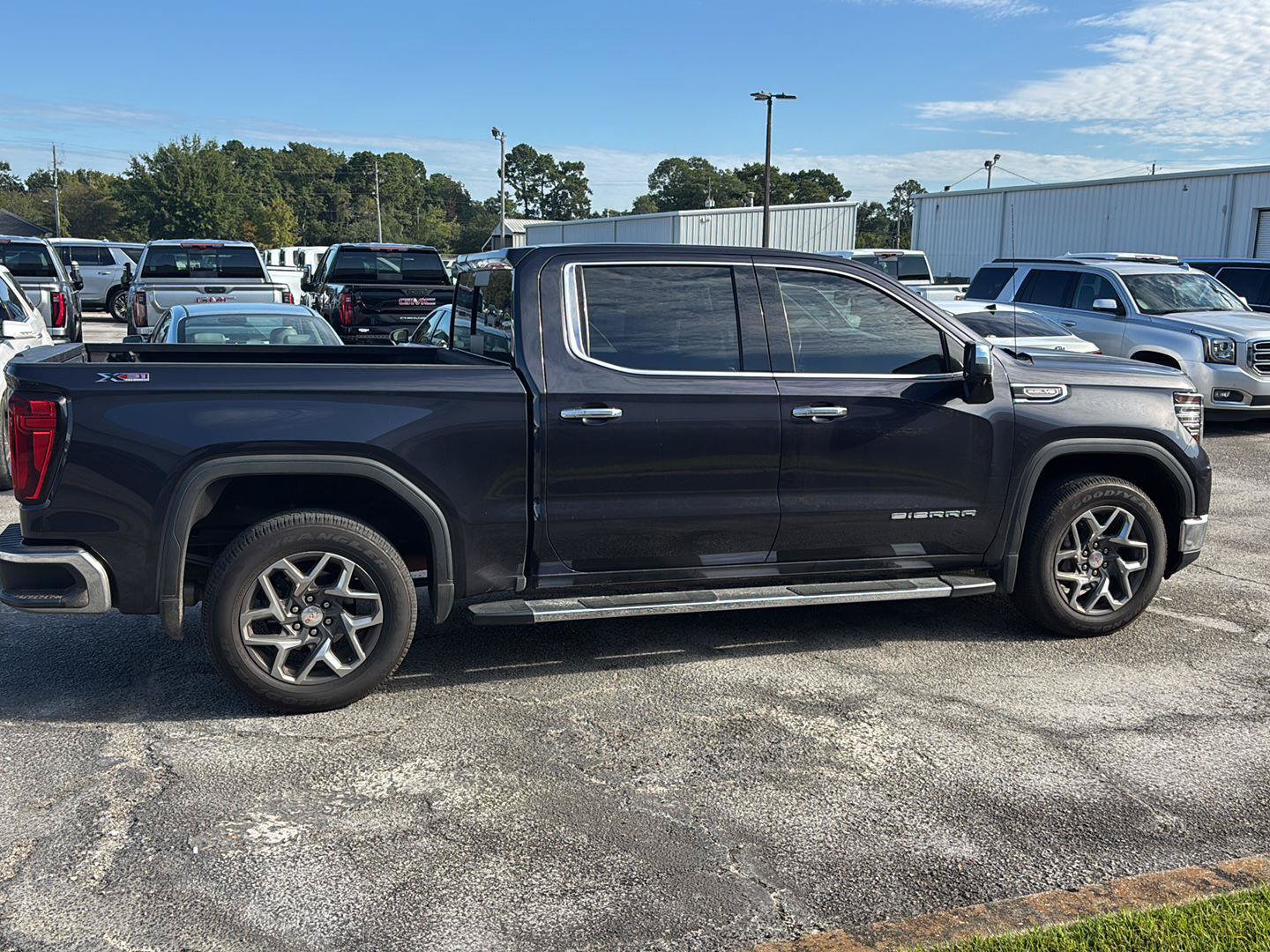 Used 2022 GMC Sierra 1500 SLT w/ SLT Premium Plus Package AWD/4WD image 8