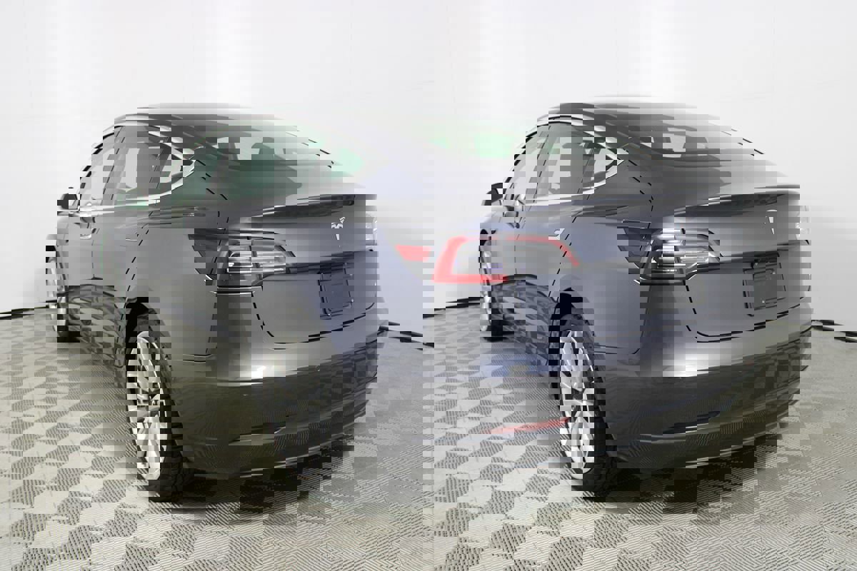 Used 2020 Tesla Model 3 Standard Range Plus image 31