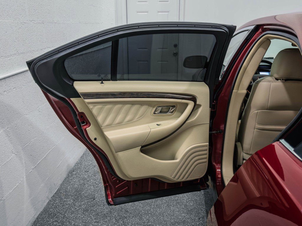 Used 2016 Ford Taurus Limited image 15