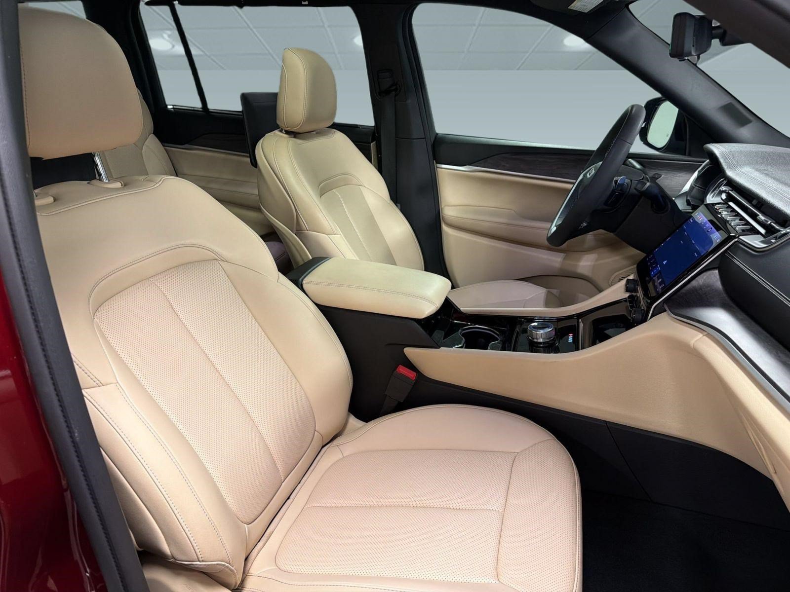 Used 2023 Jeep Grand Cherokee L Limited w/ Luxury Tech Group II RWD image 24