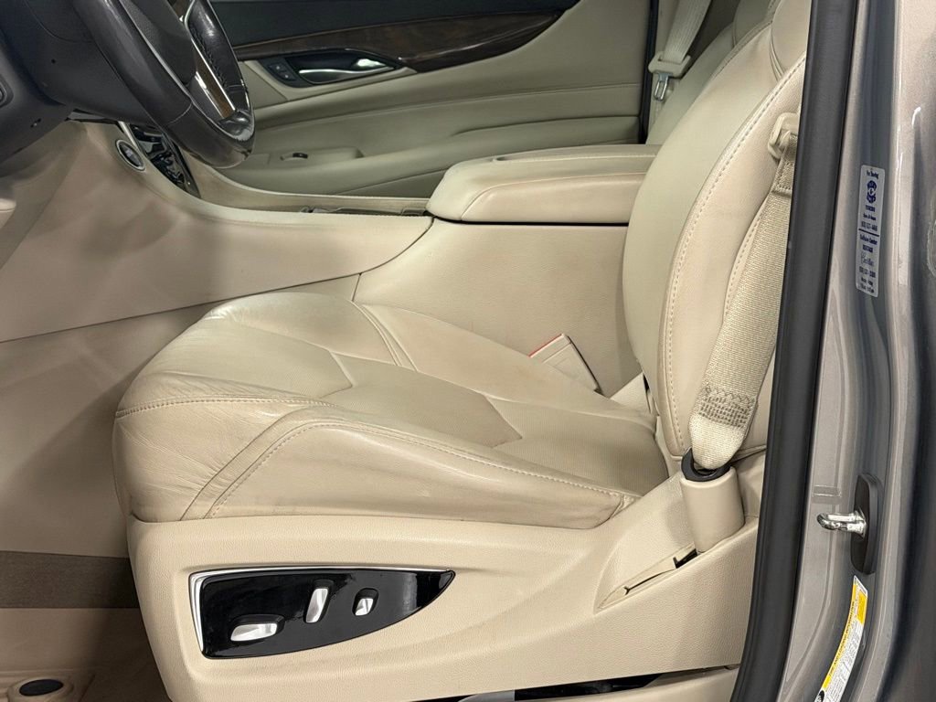 Used 2019 Cadillac Escalade Premium Luxury image 12