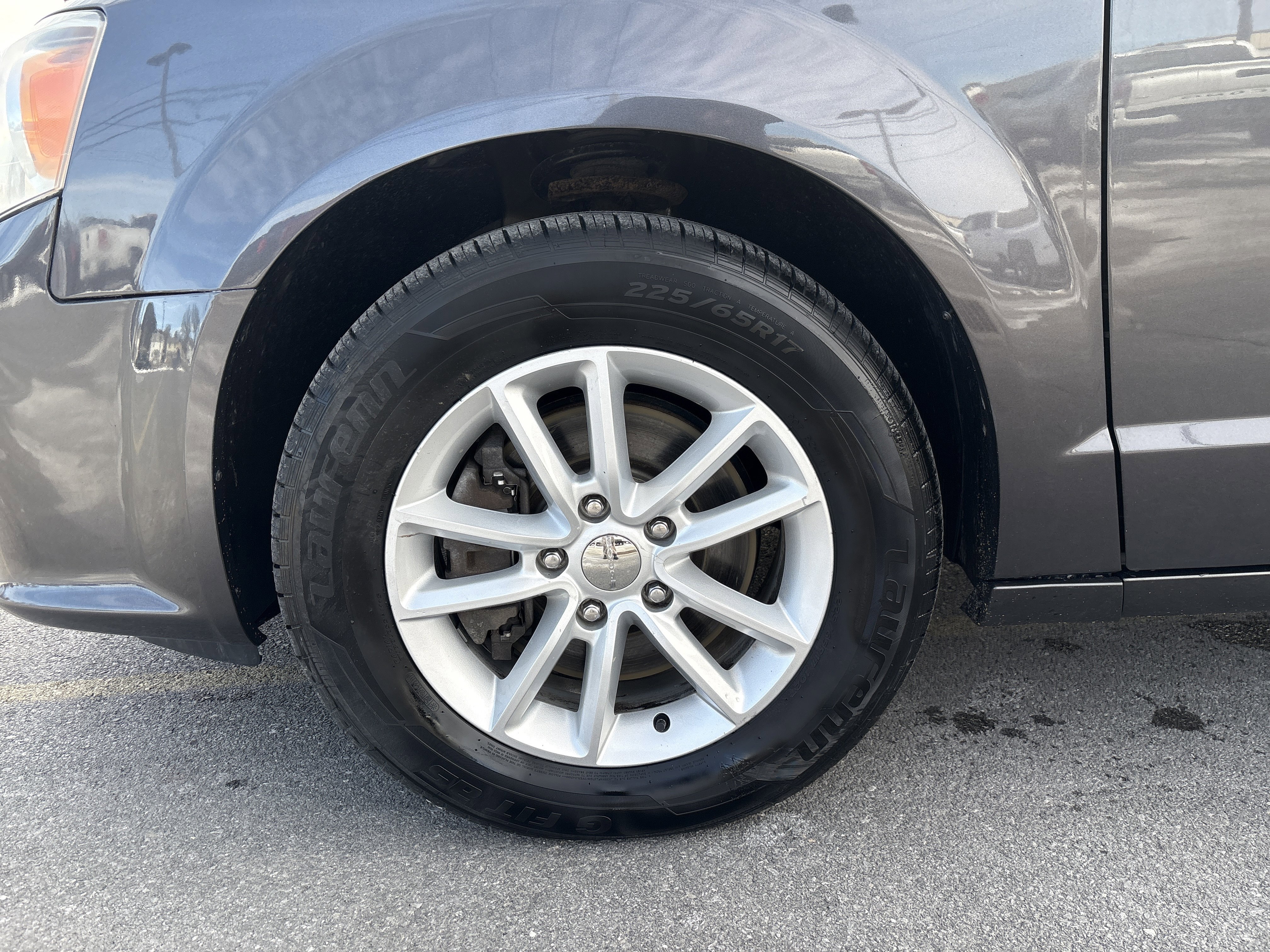 Used 2018 Dodge Grand Caravan SXT image 11