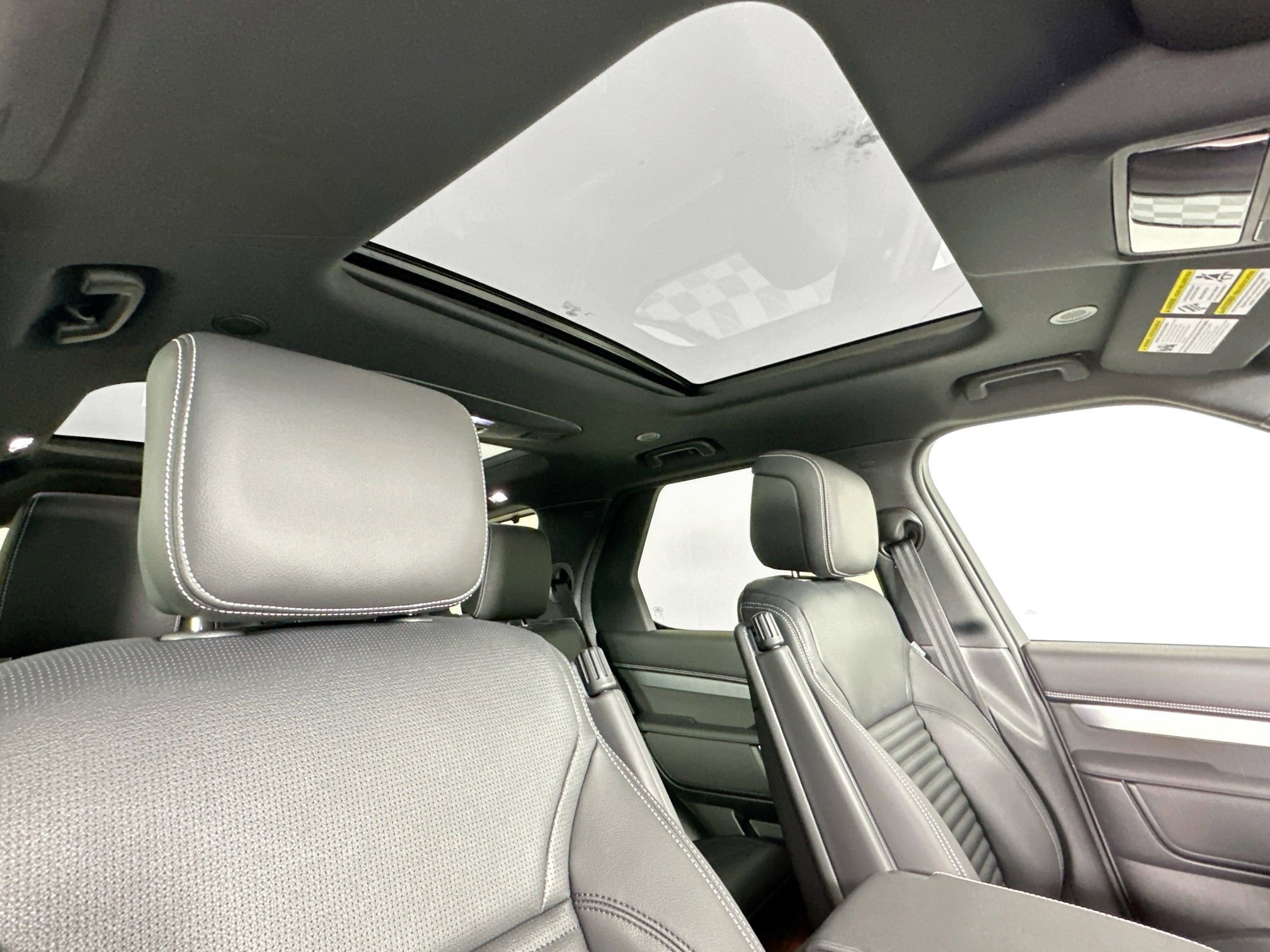 Used 2026 Land Rover Discovery Limited Edition image 20