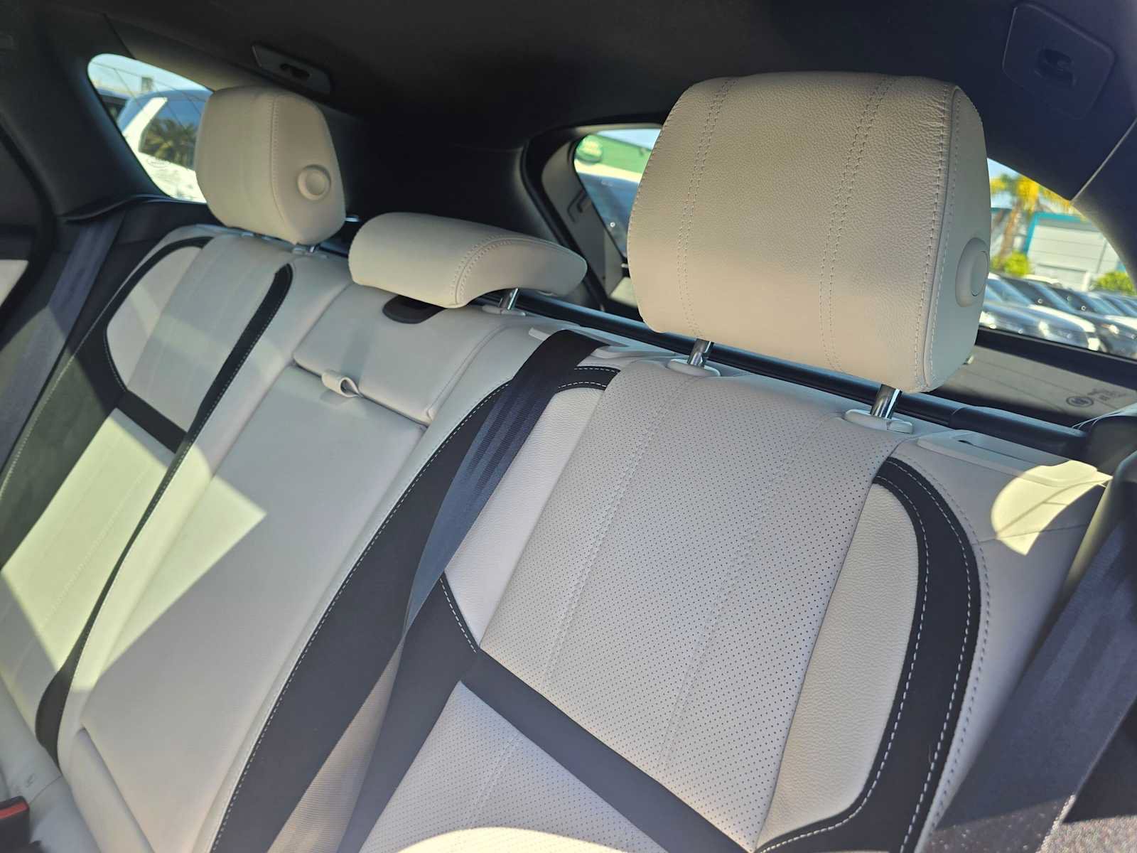 Used 2019 Land Rover Range Rover Velar R-Dynamic SE AWD/4WD image 20