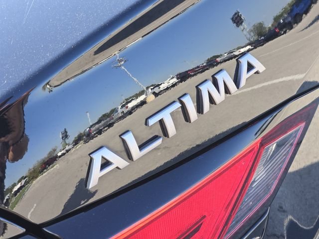 Used 2025 Nissan Altima 2.5 SV FWD image 12