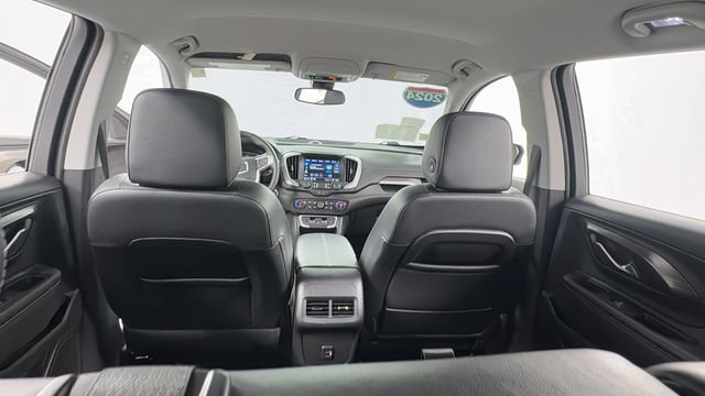 Used 2024 GMC Terrain SLT image 18