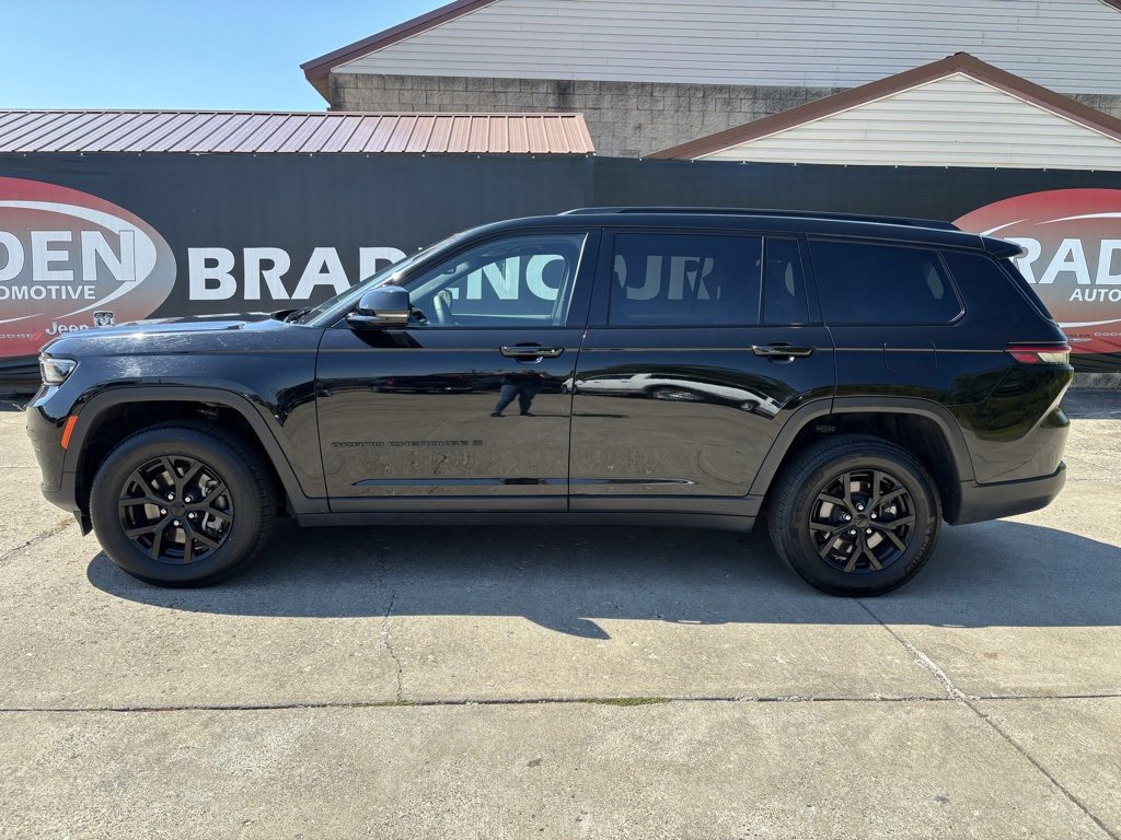 Used 2024 Jeep Grand Cherokee L Laredo image 4