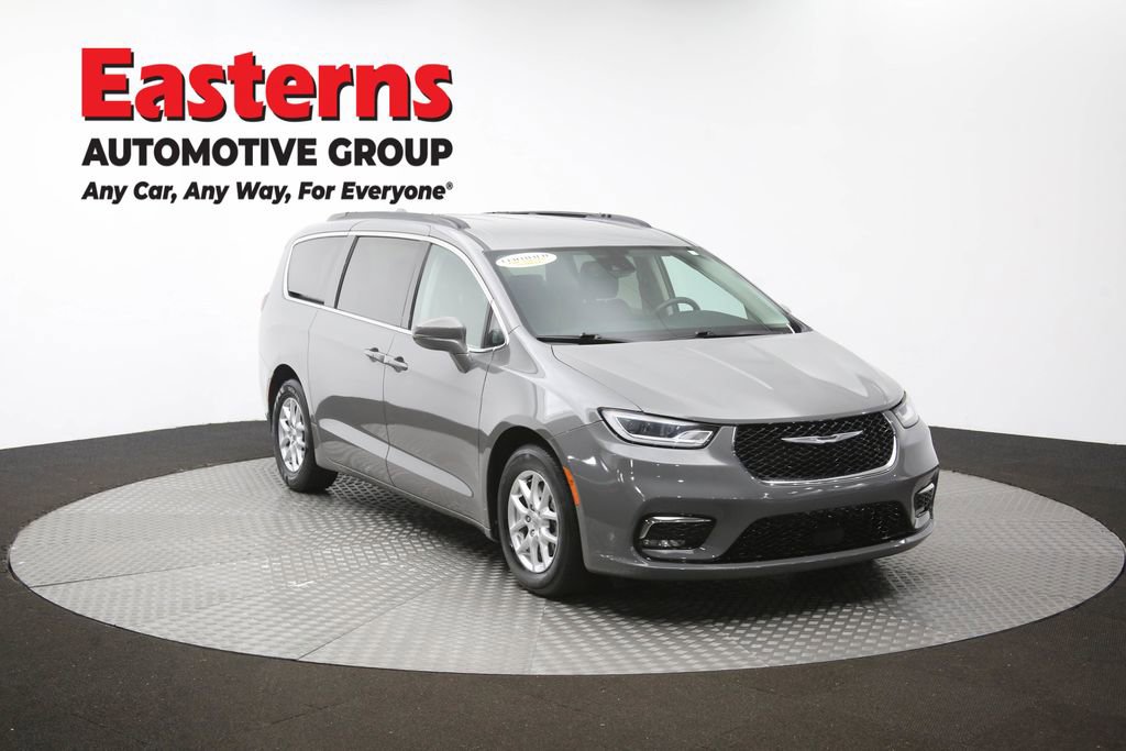 Used 2022 Chrysler Pacifica Touring-L image 51
