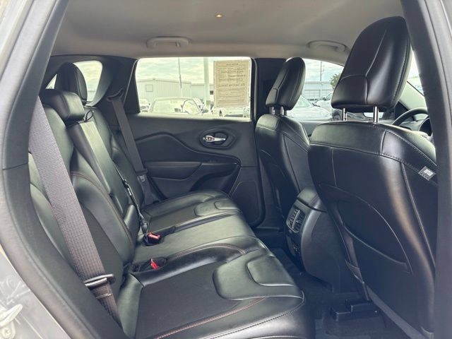 Used 2022 Jeep Cherokee Trailhawk w/ Comfort/Convenience Group AWD/4WD image 37