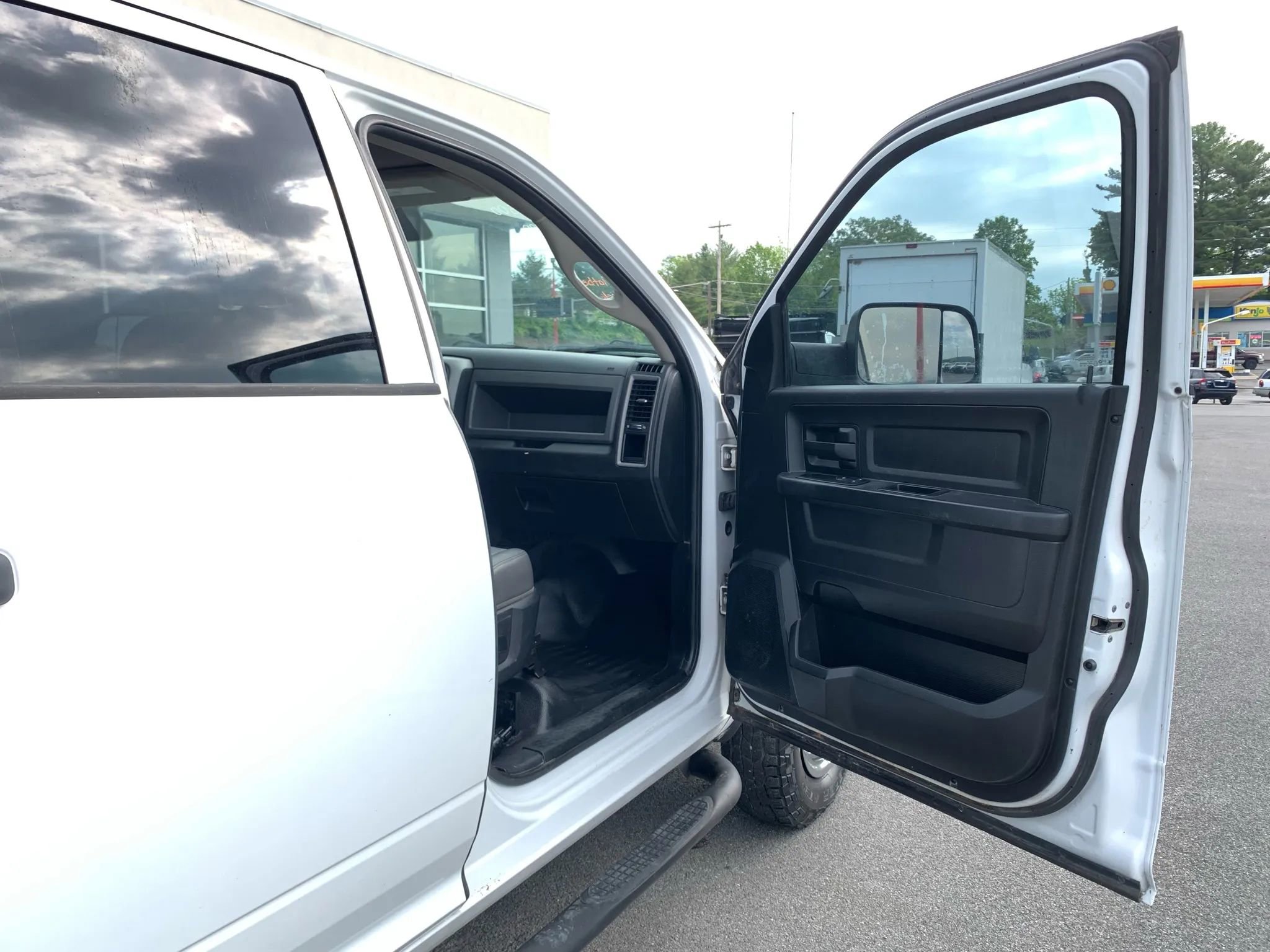 Used 2015 RAM 3500 Tradesman w/ Chrome Appearance Group image 21