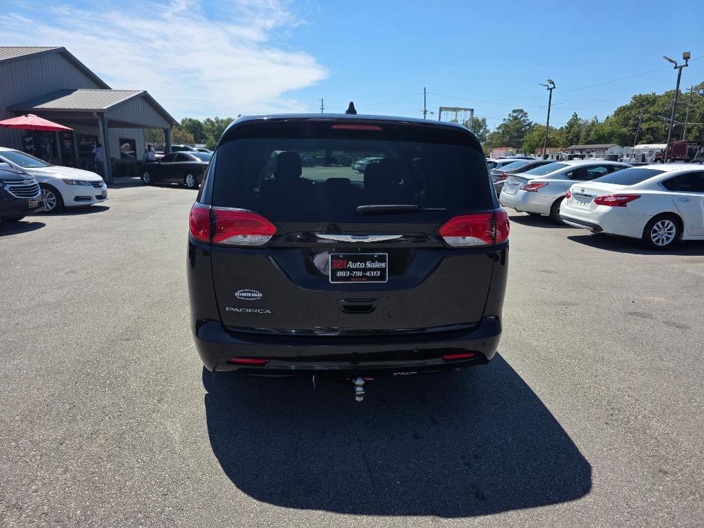 Used 2018 Chrysler Pacifica LX w/ Tire & Wheel Group FWD image 3