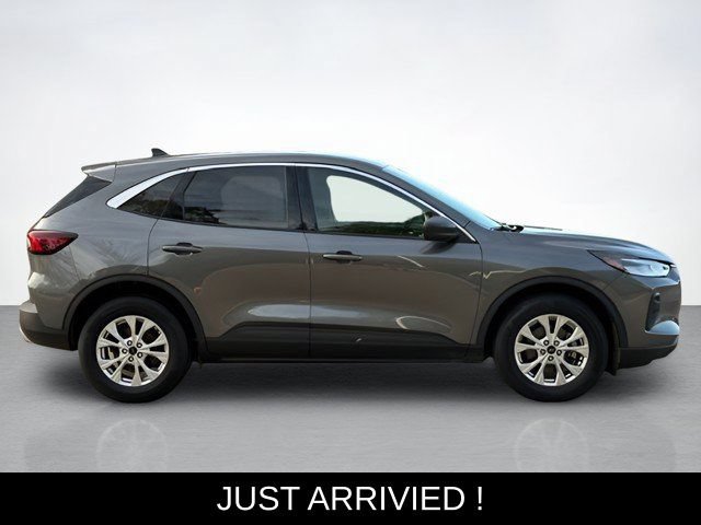 Used 2023 Ford Escape Active w/ Tech Pack #1 AWD/4WD image 2