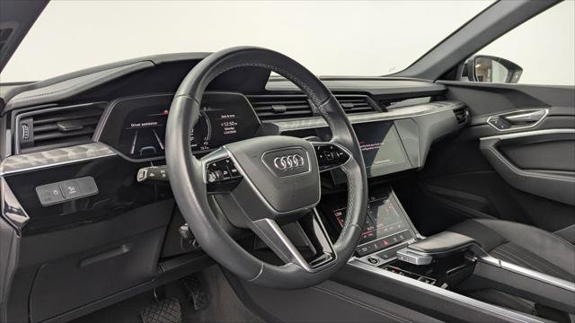 Used 2023 Audi e-tron Premium image 23