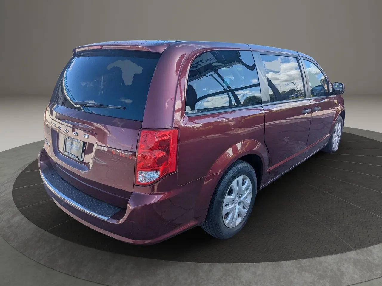 Used 2019 Dodge Grand Caravan SE w/ UConnect Hands-Free Group FWD image 4