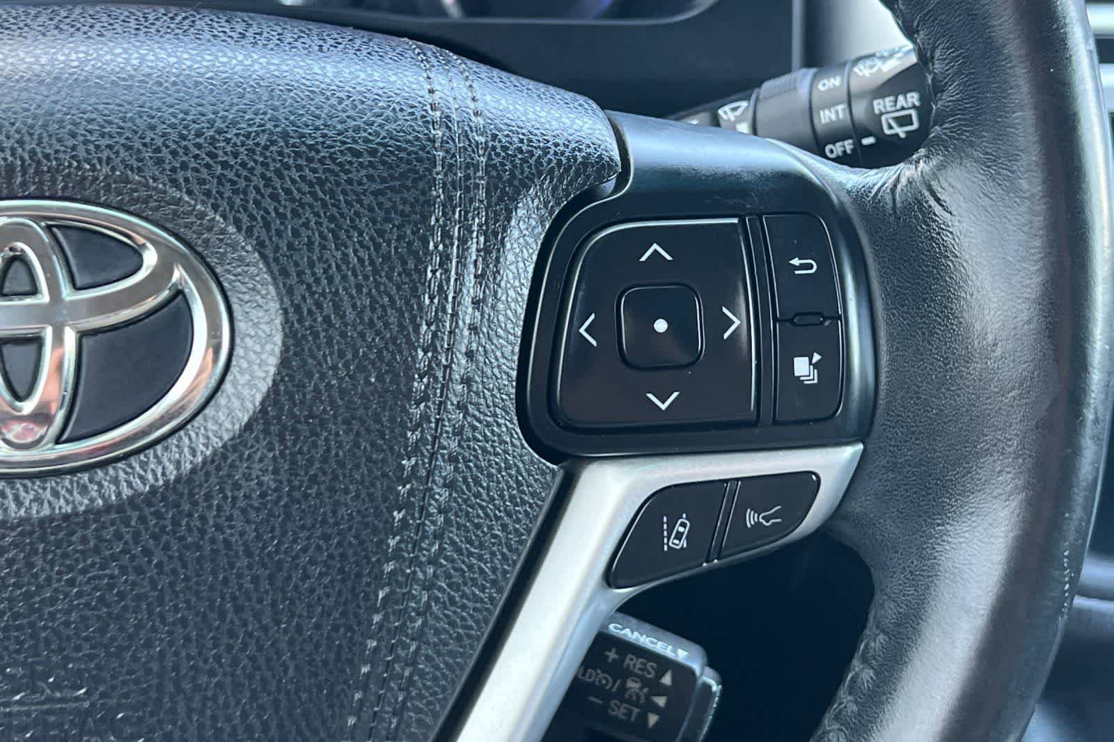 Used 2018 Toyota Highlander SE FWD image 31