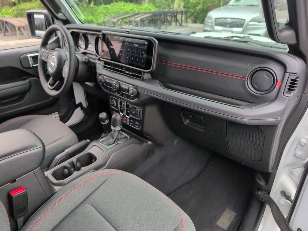 Used 2025 Jeep Wrangler Unlimited Rubicon image 32