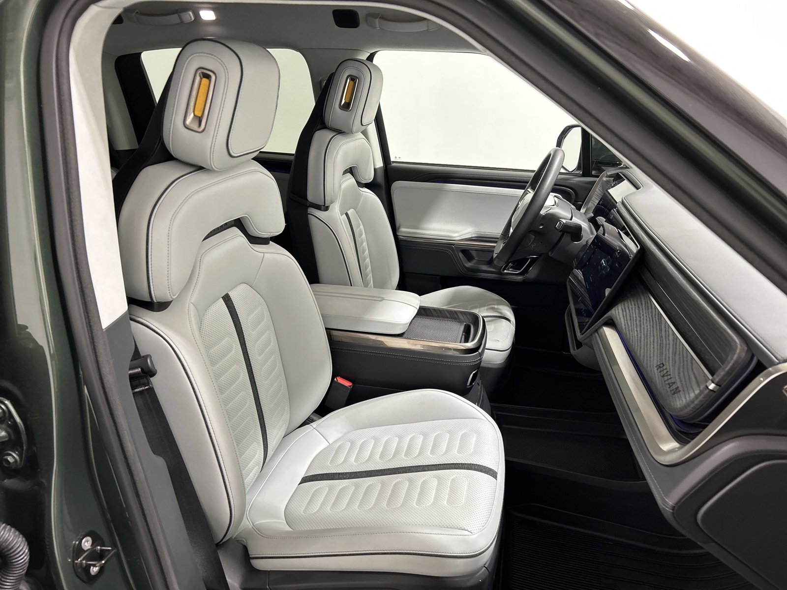 Used 2022 Rivian R1T Adventure image 23