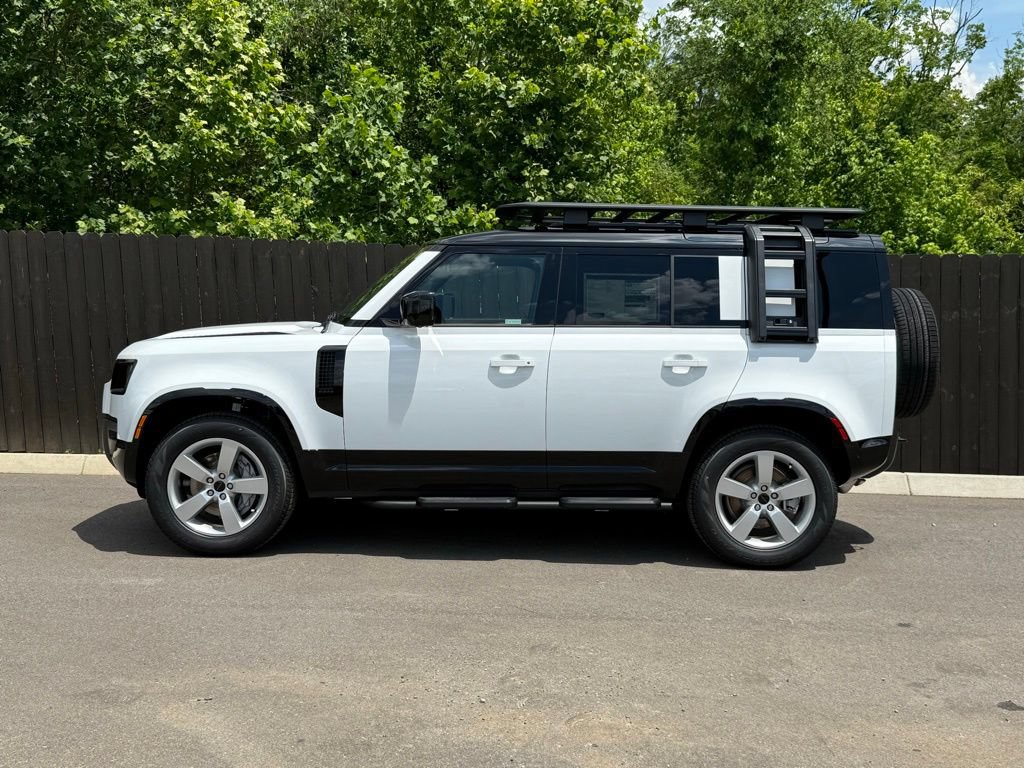 New 2026 Land Rover Defender 110 X-Dynamic SE AWD/4WD image 2