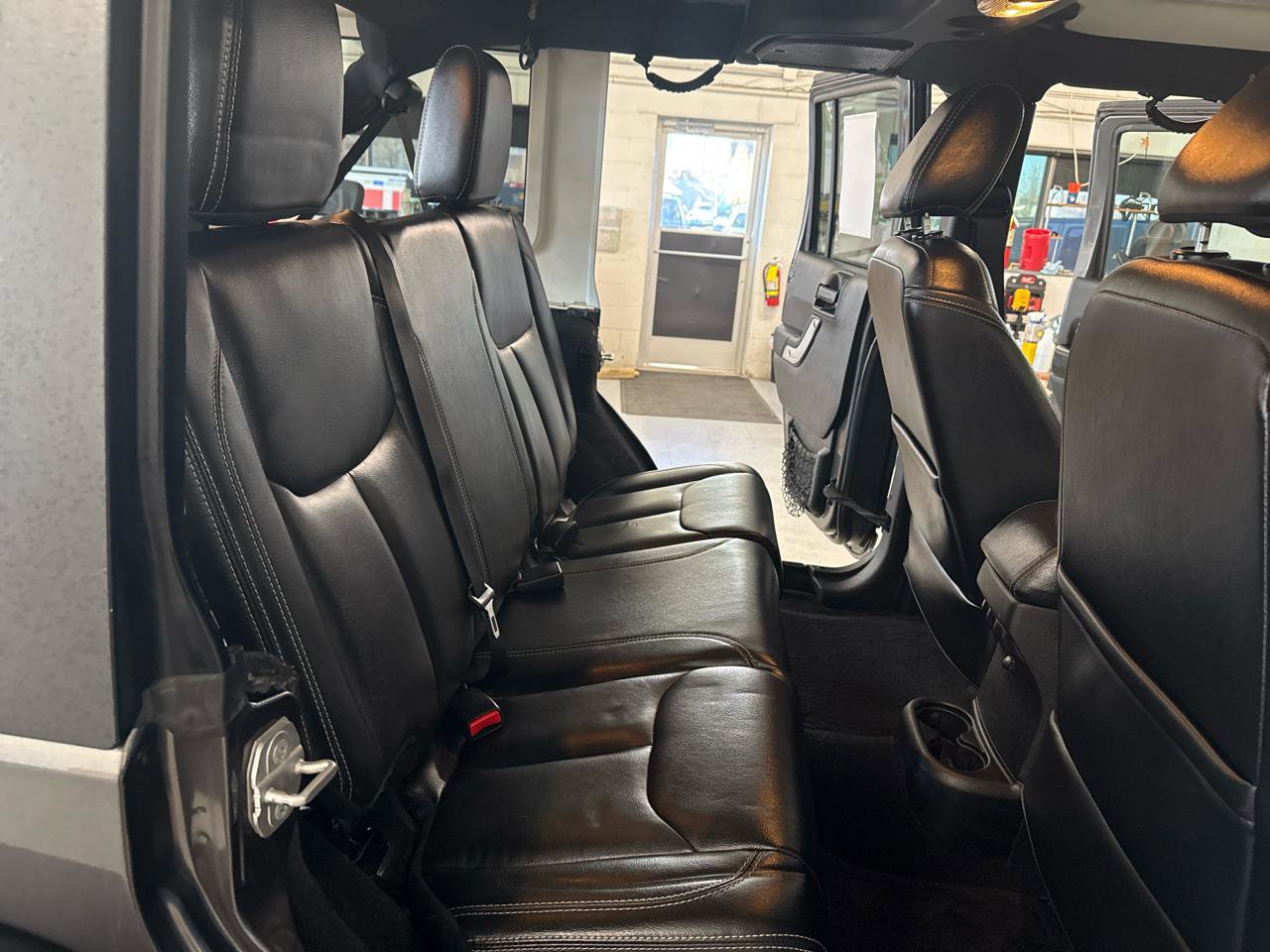 Used 2017 Jeep Wrangler Unlimited Rubicon image 40