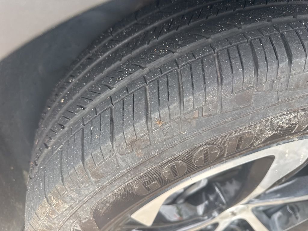 Used 2024 Chevrolet Trax RS w/ Sunroof Package FWD image 11