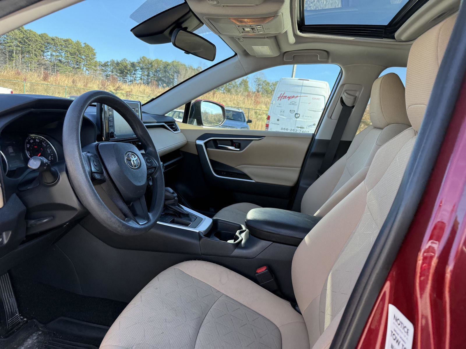 Used 2020 Toyota RAV4 XLE image 10