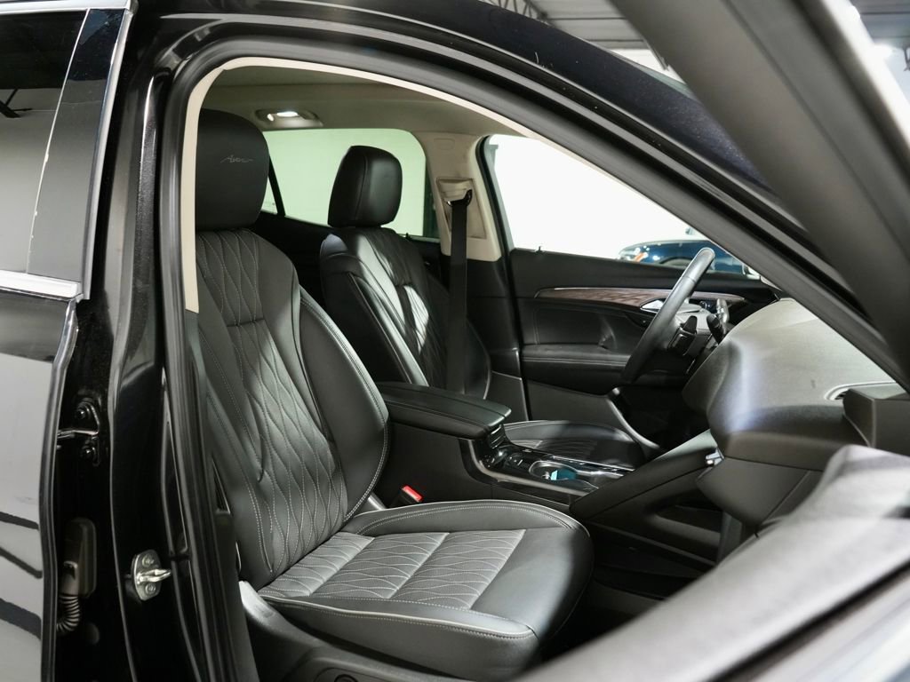 Used 2022 Buick Envision Avenir w/ Technology Package II image 25