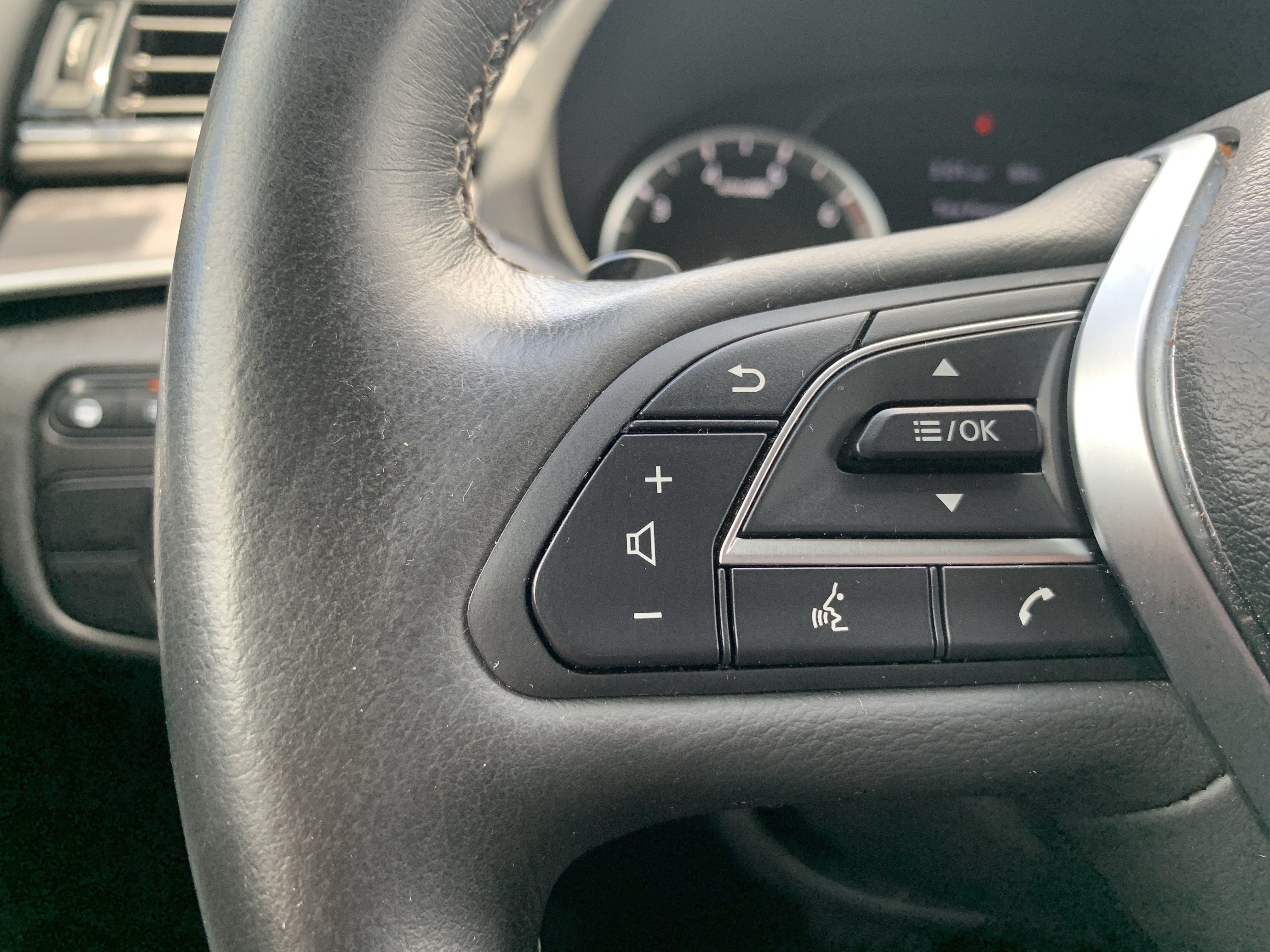 Used 2023 INFINITI QX50 Luxe FWD image 19