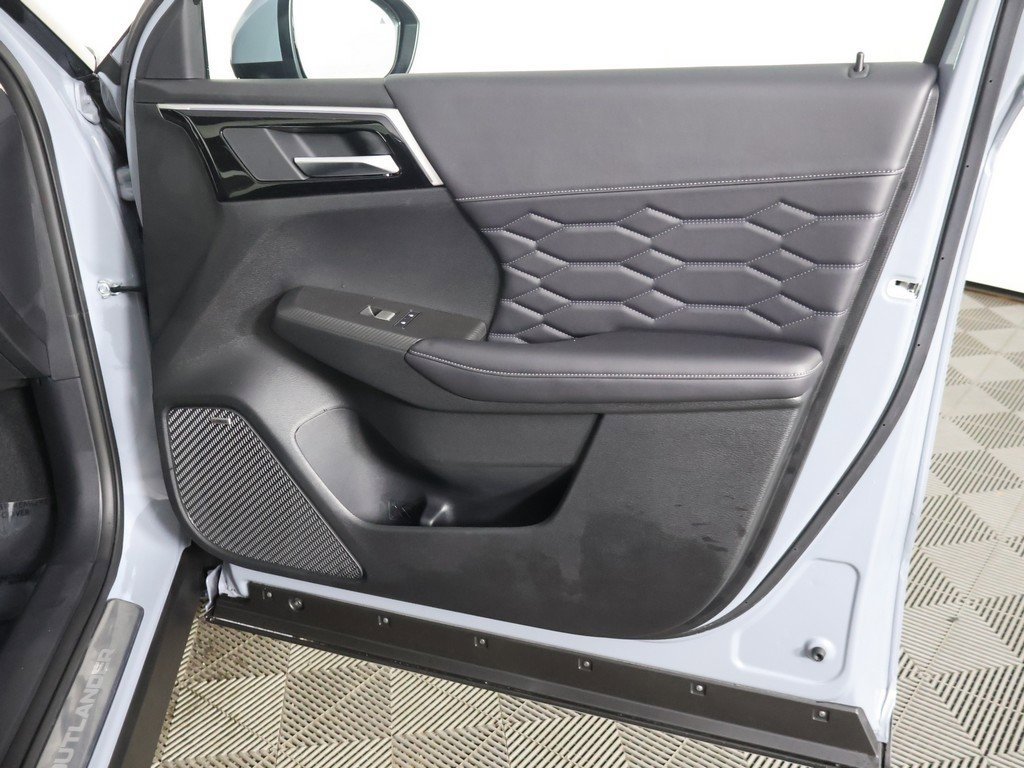 New 2026 Mitsubishi Outlander SEL image 30