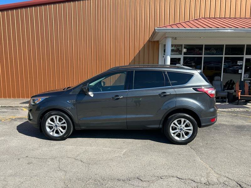 Used 2017 Ford Escape SE w/ Equipment Group 201A FWD image 7