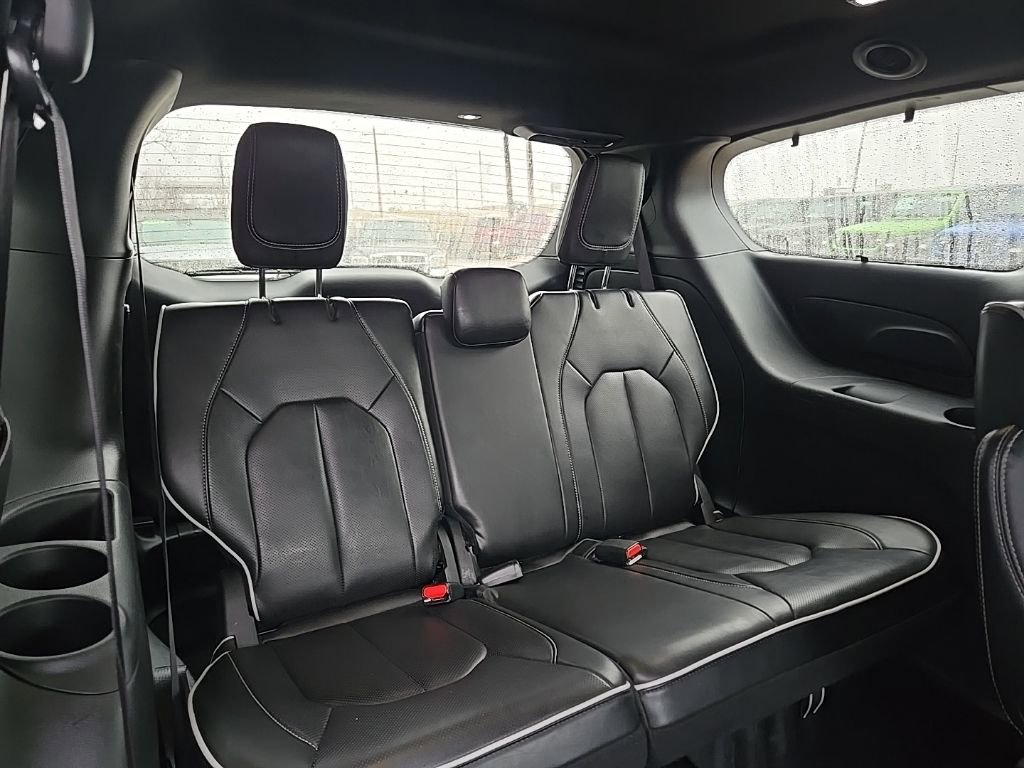 Used 2025 Chrysler Pacifica Limited image 94