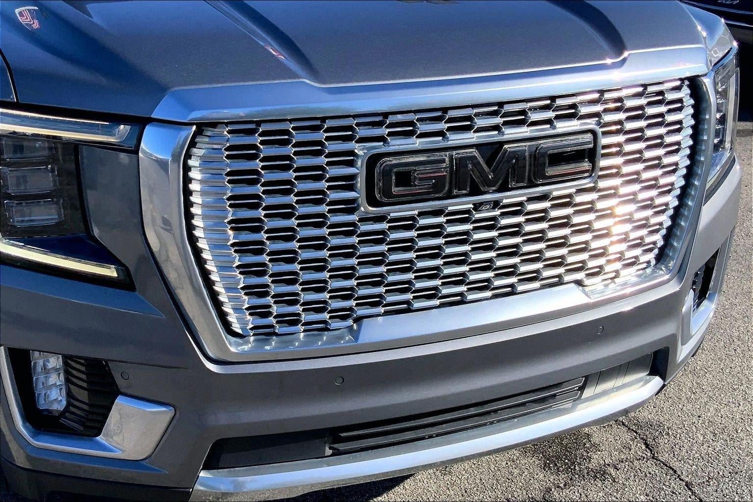 Used 2021 GMC Yukon Denali w/ Denali Ultimate Package AWD/4WD image 27