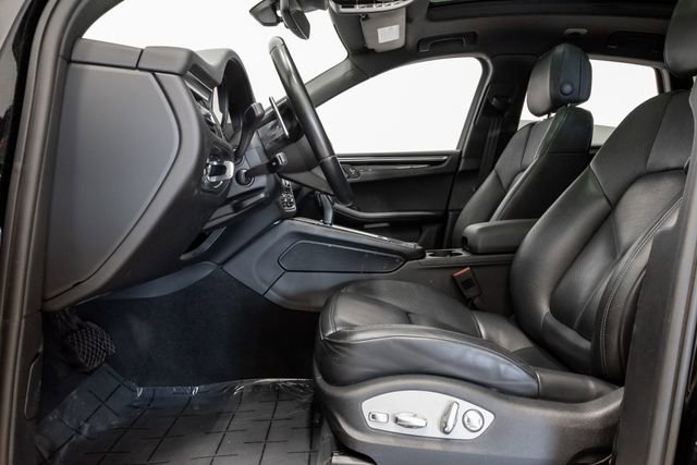 Used 2023 Porsche Macan image 11