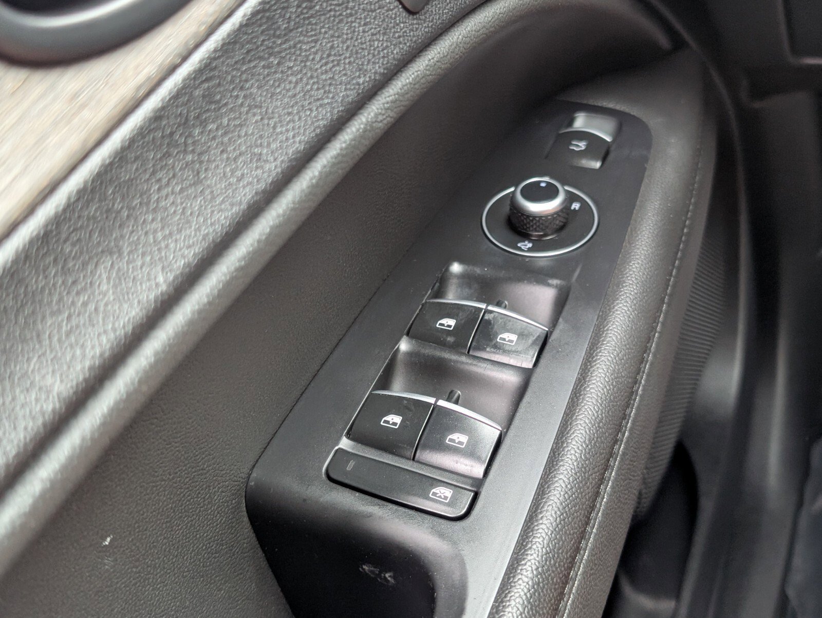 Used 2023 Alfa Romeo Stelvio Ti image 40