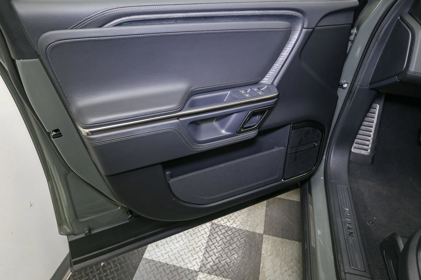 Used 2023 Rivian R1S Launch Edition AWD/4WD image 47