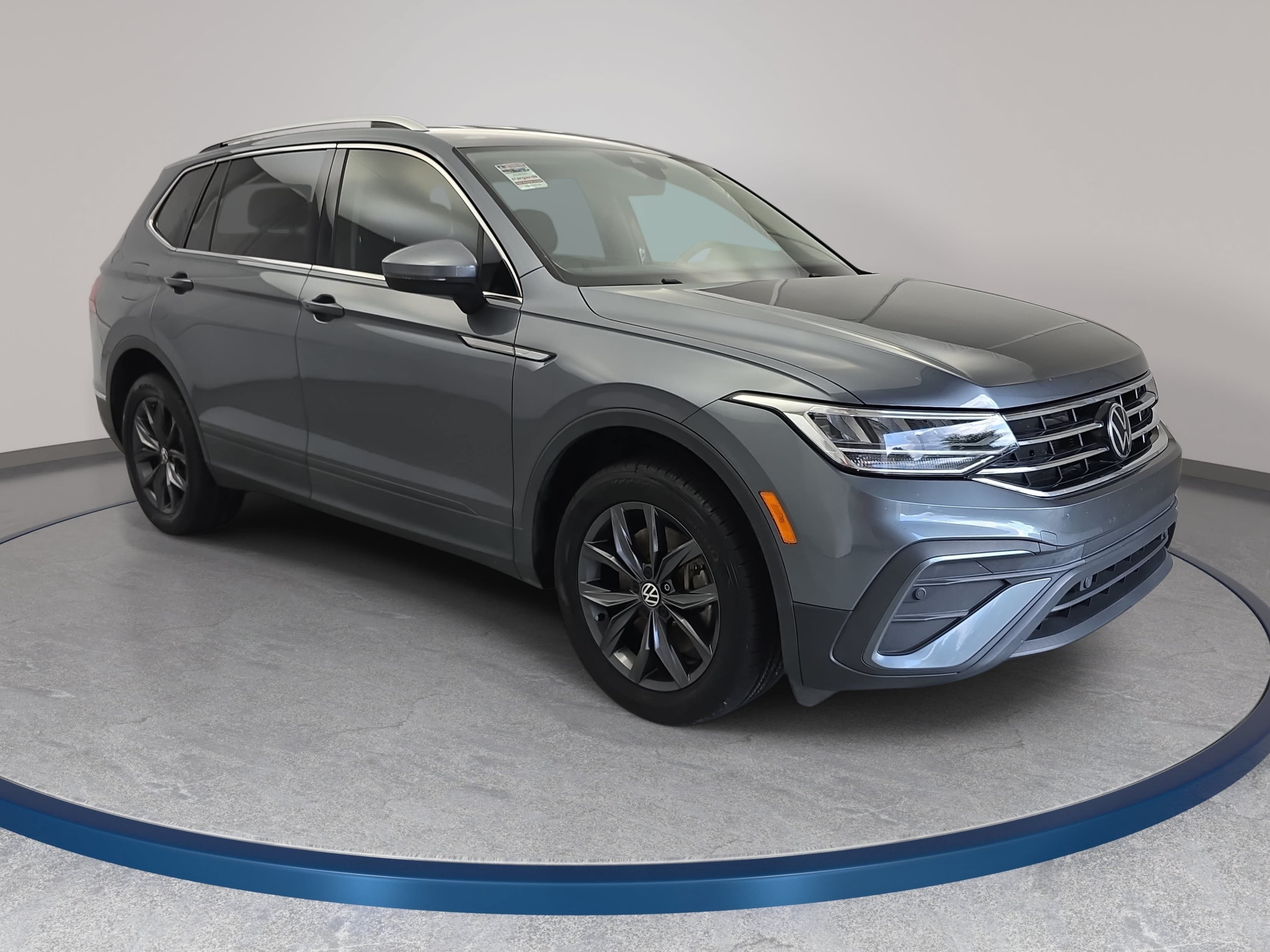 Used 2023 Volkswagen Tiguan SE FWD image 3