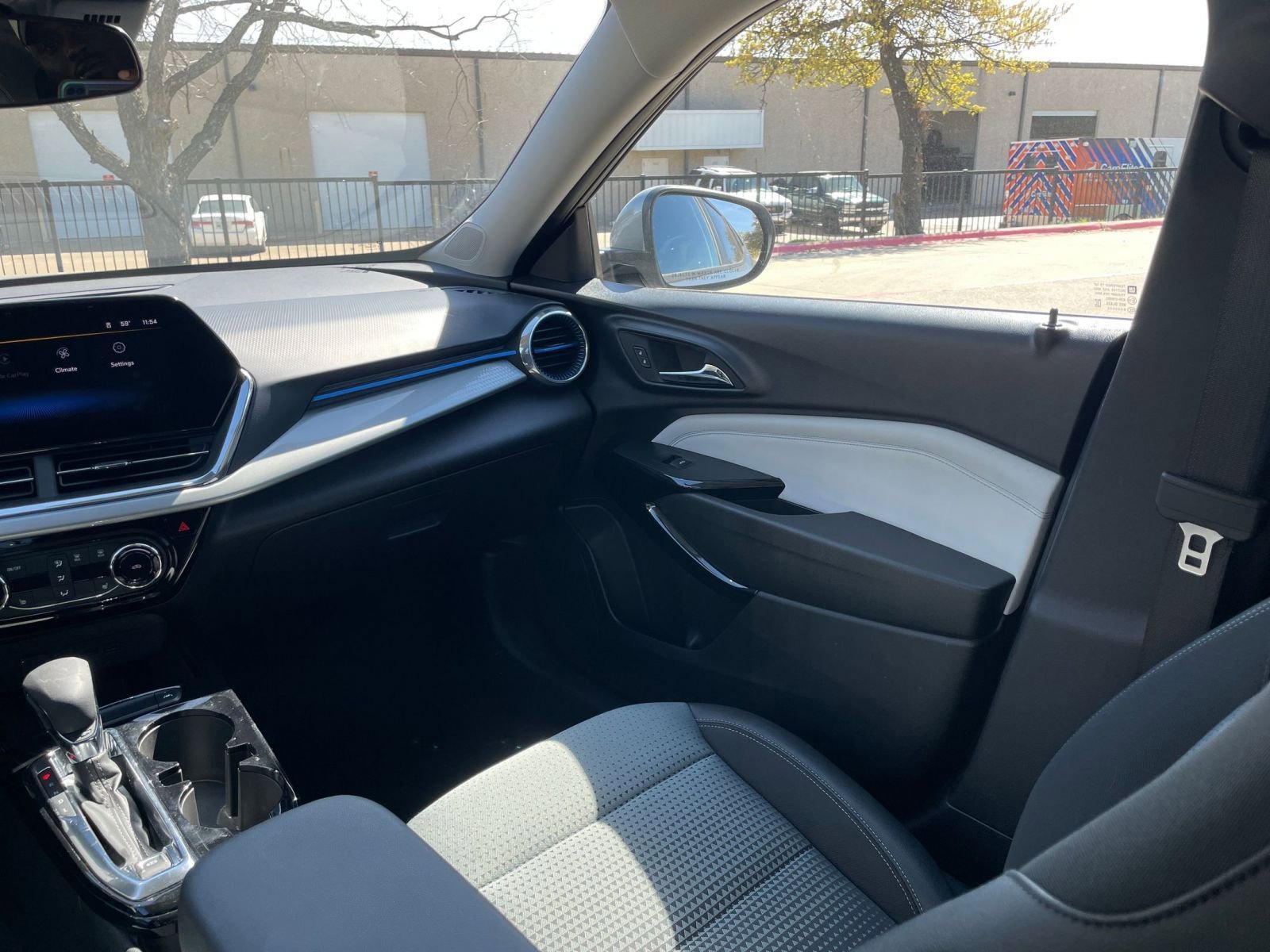 Used 2025 Chevrolet Trax LT w/ LT Convenience Package image 38