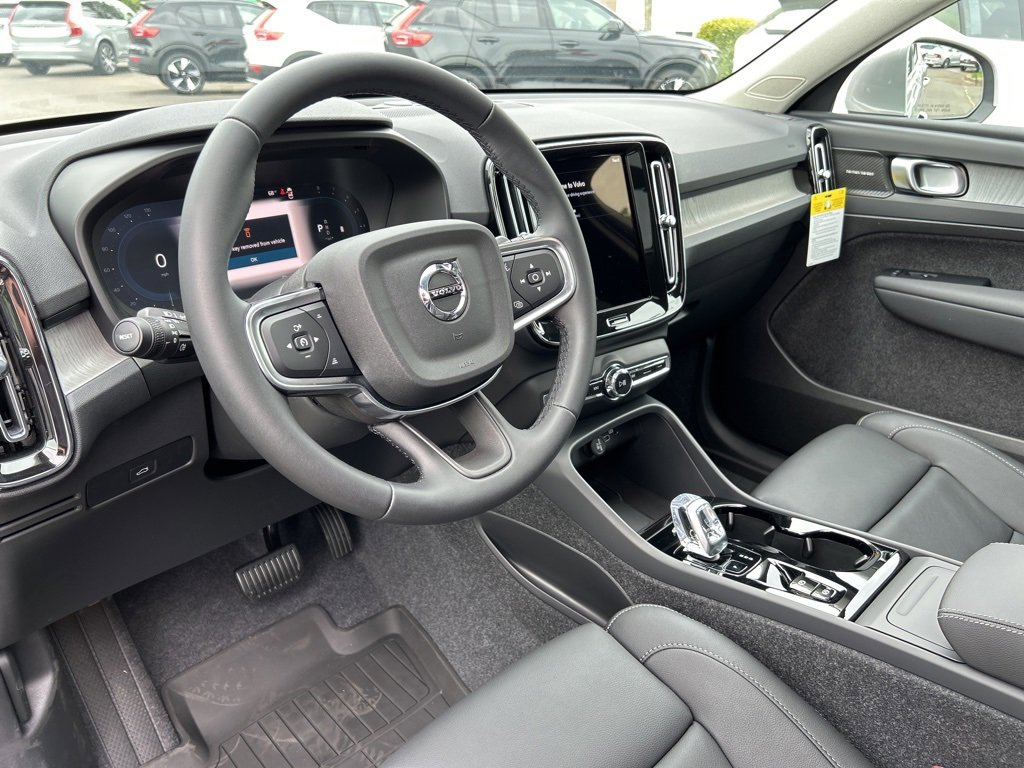New 2025 Volvo XC40 B5 Ultra w/ Protection Package Premier image 7