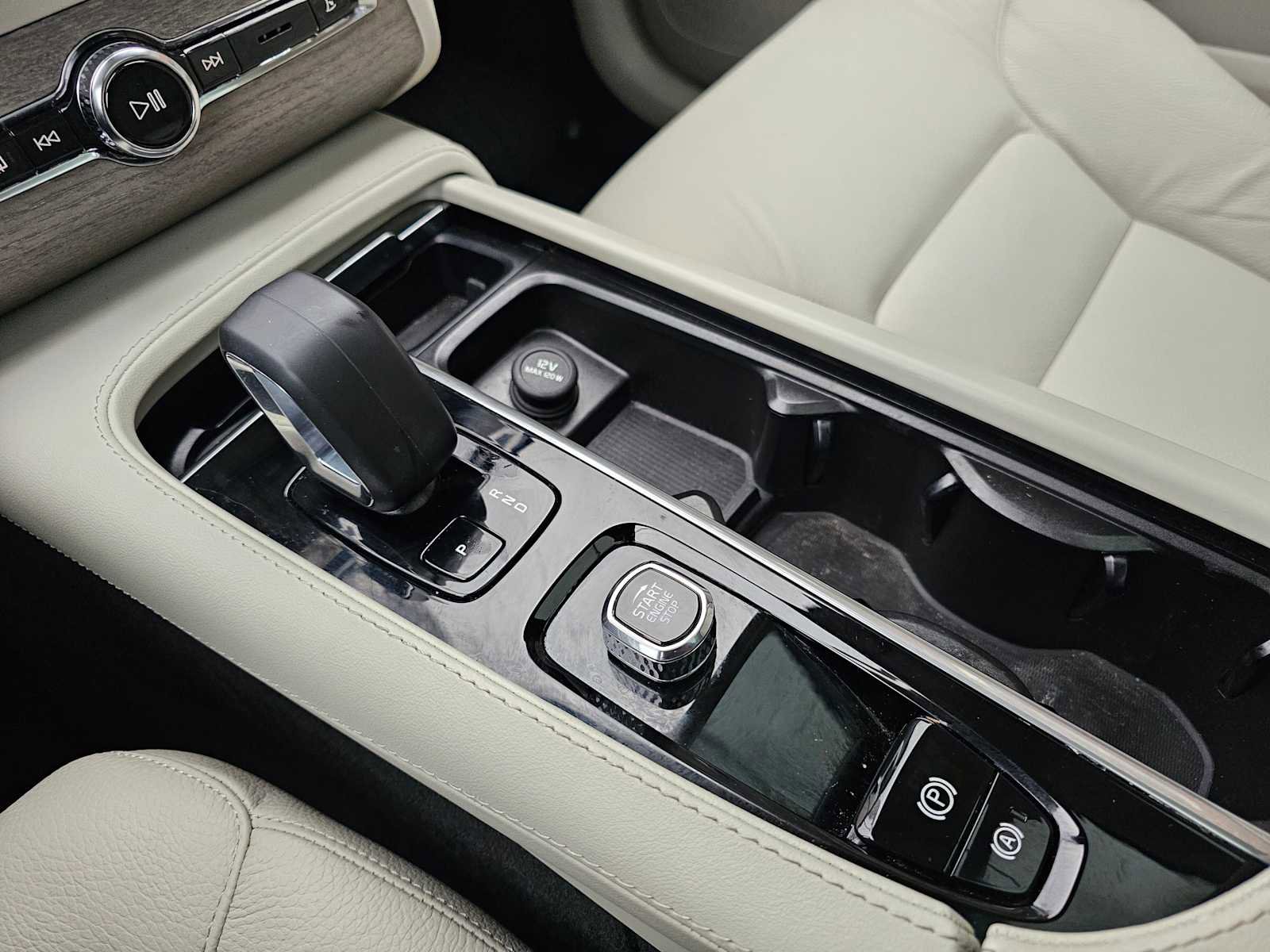 Used 2023 Volvo XC90 T8 Plus w/ Protection Package image 29