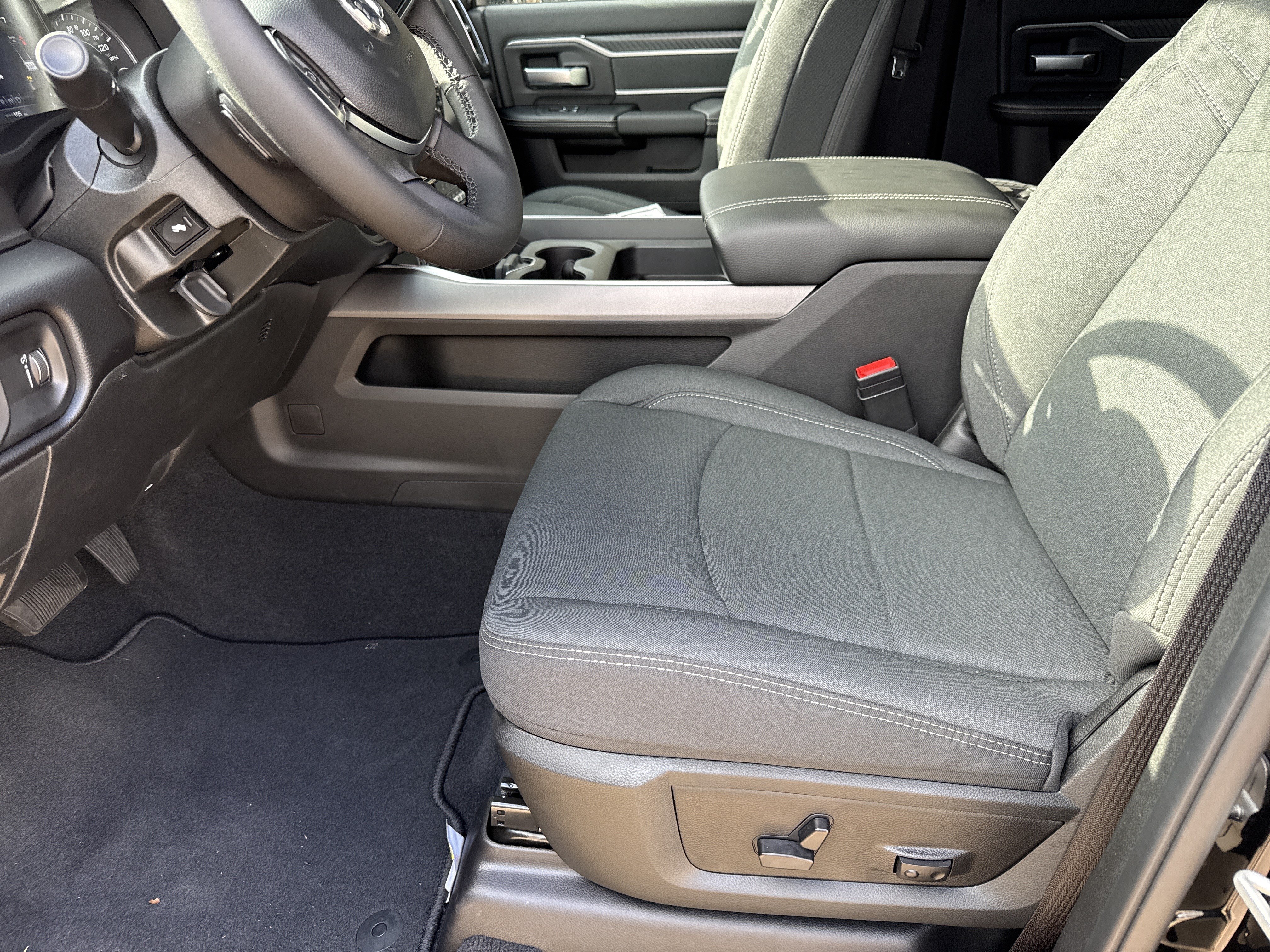 New 2026 RAM 3500 Big Horn AWD/4WD image 9