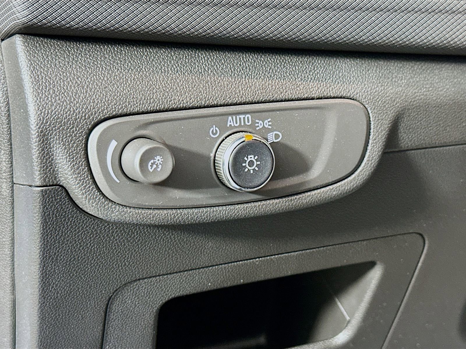 Used 2024 Chevrolet TrailBlazer LT w/ Convenience Package image 11