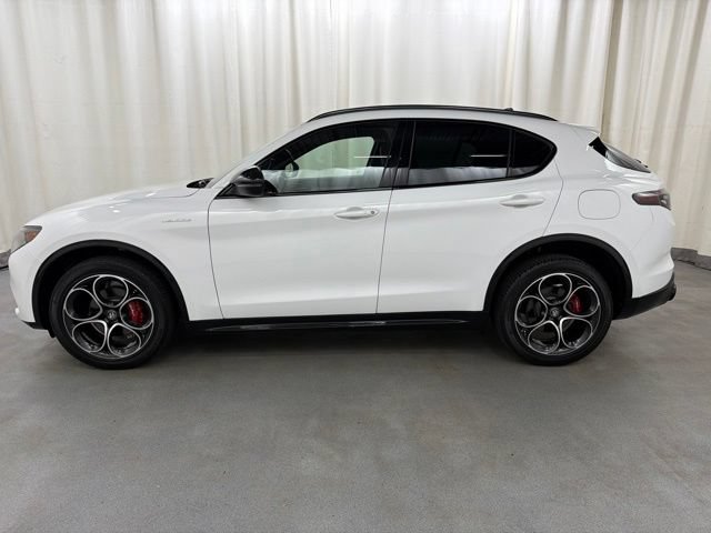 Used 2024 Alfa Romeo Stelvio Veloce AWD/4WD image 3