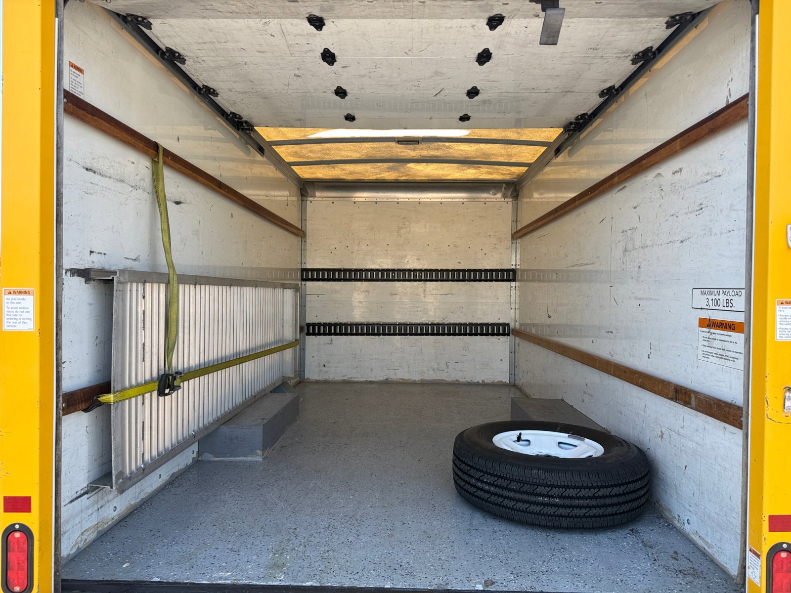 Used 2018 GMC Savana 3500 w/ Driver Convenience Package RWD image 17