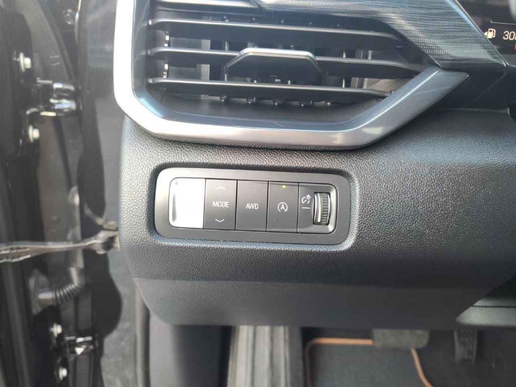 Used 2025 GMC Acadia AT4 w/ Luxury Package AWD/4WD image 12